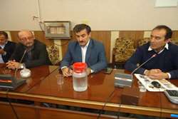 دومین جلسه ستاد آنفلوانزای فوق حاد پرندگان در ایذه تشکیل شد